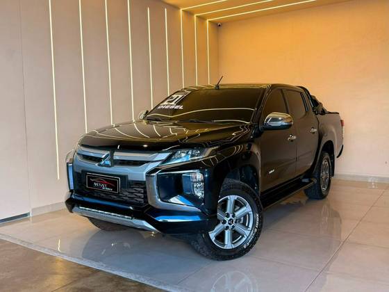 MITSUBISHI L200 TRITON 2.4 16V TURBO DIESEL SPORT HPE CD 4P 4X4 AUTOMÁTICO MITSUBISHI L200 TRITON 2.4 16V TURBO DIESEL SPORT HPE CD 4P 4X4 AUTOMÁTICO